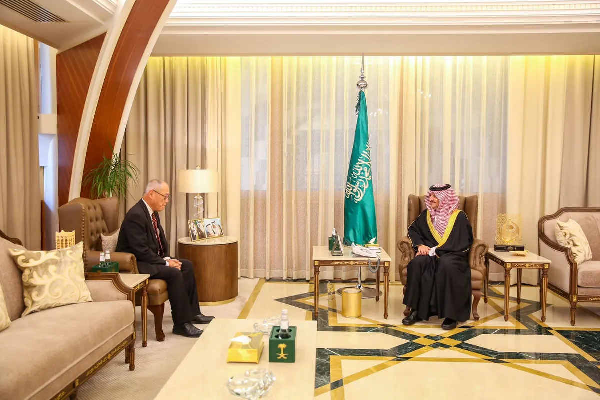 أمير الشرقية يبحث العلاقات الثنائية مع السفير الياباني