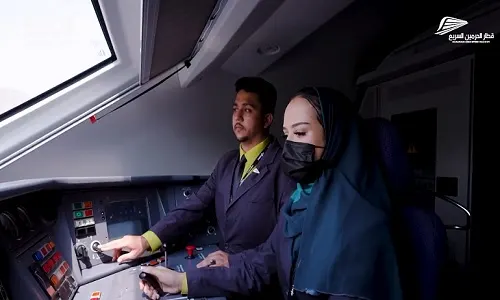 سكة التمكين مستمرة.. السعوديات يقدن قطار الحرمين السريع