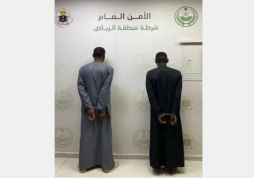 تم القبض.. “حراميان” في الرياض يسرقان السيارات ويبيعانها “تشليح”