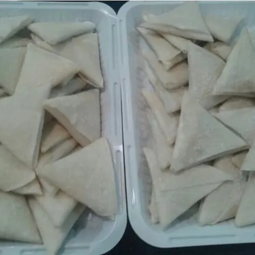 حبة سمبوسة بريالين.. موسم “مفرزنات” رمضان يحُرك جشع الأسر المنتجة