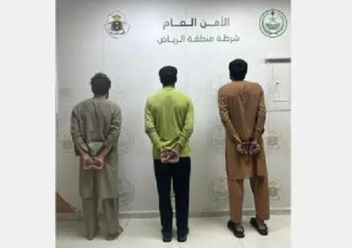 الإطاحة بـ 3 باكستانيين اعتدوا على حراس منازل وسرقوا مواد بناء