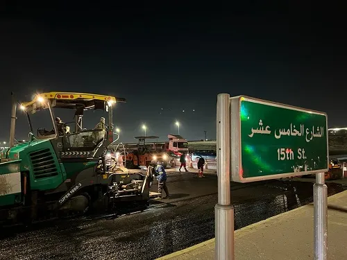 بلدية سيهات تواصل رصف شارع 15 بطول 3580 م