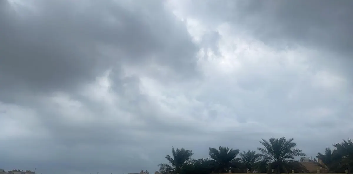 المطر يؤجل تنظيف شاطئ سنابس إلى الغد