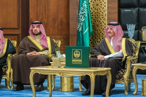 أمير الشرقية: كل يتيم في السعودية والده سلمان بن عبد العزيز