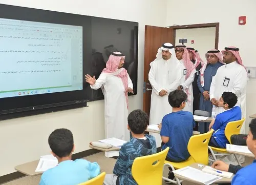 محافظ القطيف يُوجه بتذليل عقبات مشاريع التعليم المُتعثرة