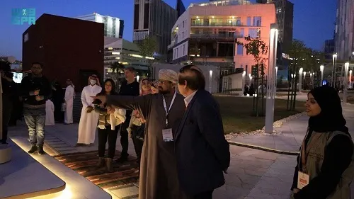 [يوم بدينا] ضيوف منتدى الإعلام يشاركون المواطنين فرحة يوم التأسيس