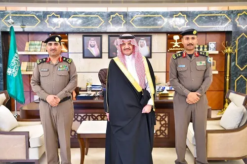 أمير الشرقية يُقلِّد قائد أمن الطرق رتبة لواء