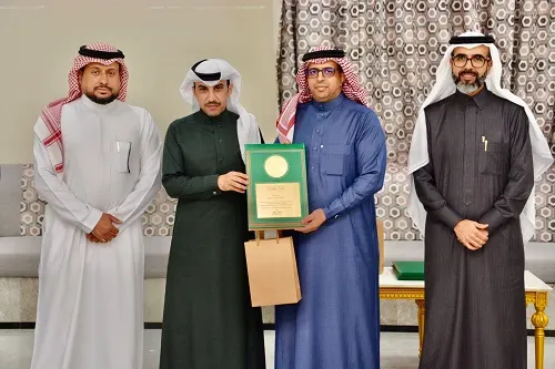 مكتب تعليم القطيف يُكرم 4 مشرفين مُنتقلين