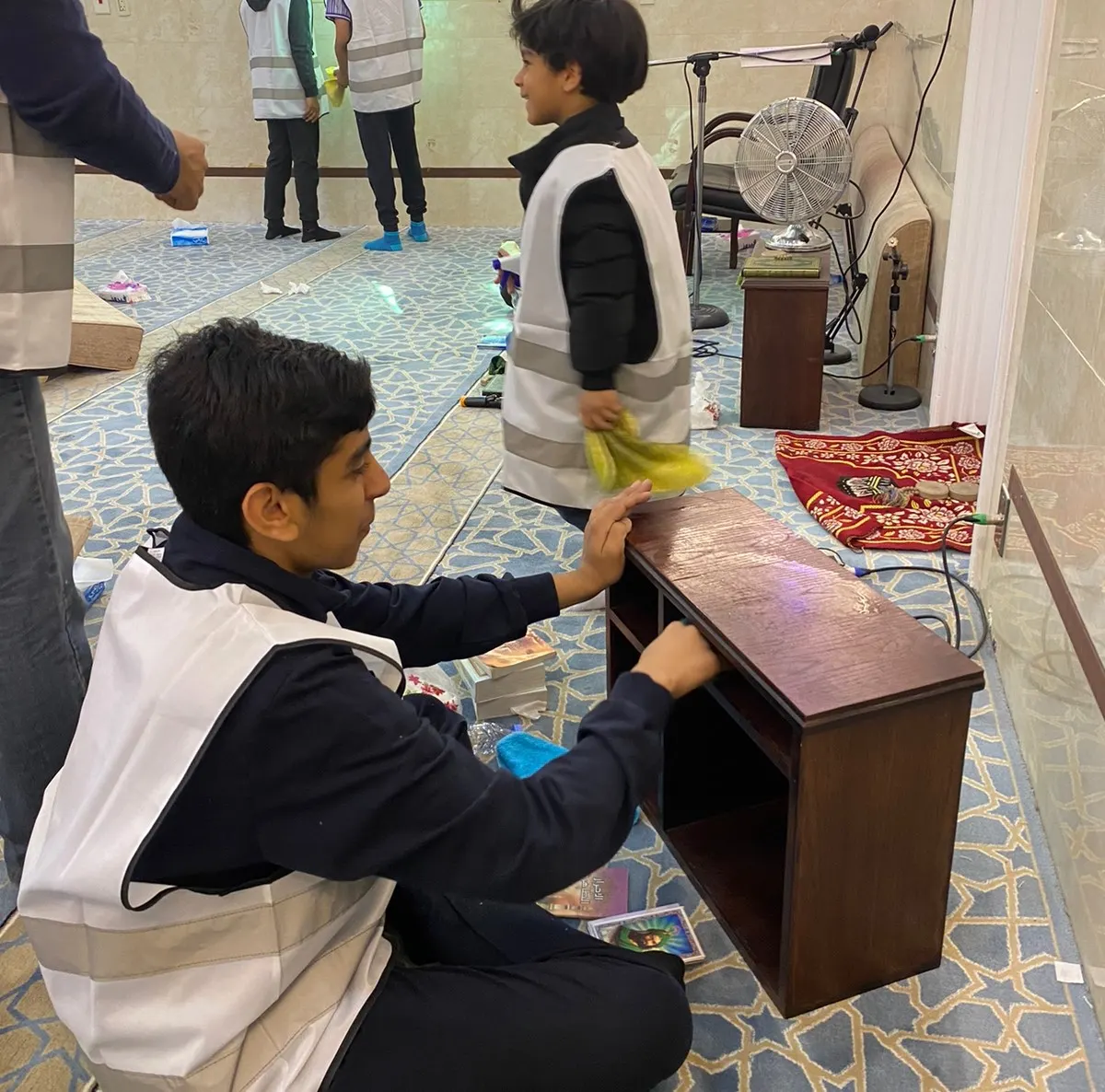 [مبادرة] 65 متطوّعاً يشاركون في تنظيف 12 مسجداً في أم الحمام والجش