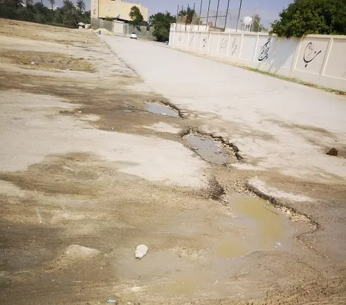 آل طويلب يطالب بمعالجة حفر شوارع الجارودية.. والبلدية توضح: الصيانة جارية