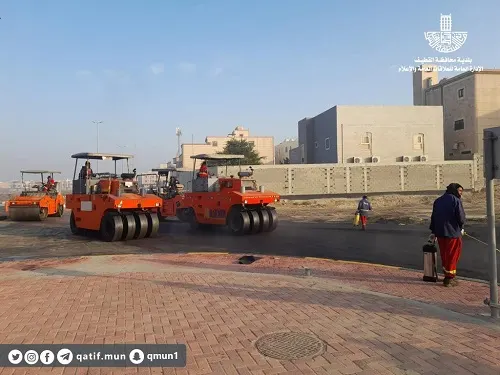 900 متر.. صيانة شارع 8 صفيرة في أم الساهك