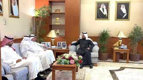 التقى الماجد..محافظ القطيف يطلع عن جهود تنمية الجمعيات الخيرية