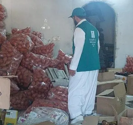 إحباط تسويق 151 ألف منتج فاسد بملصقات مزيفة
