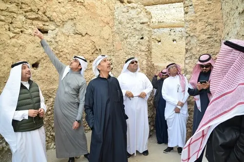 “صالون أدب” في تاروت
