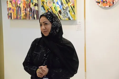 أميرة الموسى تخرج من “القُمقم” بـ 66 عملاً في أول معرض شخصي