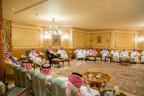 نائب أمير الشرقية يقدم التعازي لعائلة الأنصاري