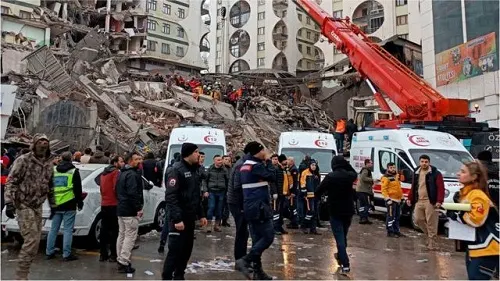 زلزال جديد بقوة 7,5 درجات يضرب تركيا.. والقتلى 912