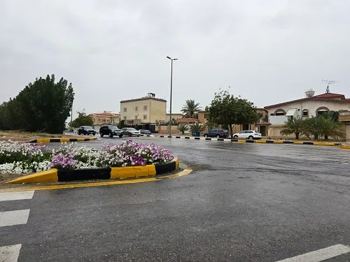 سماء مُلبدة.. الأمطار تتردد في القطيف