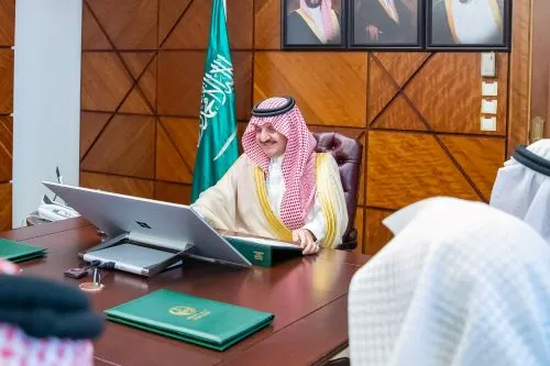 أمير الشرقية يُطلق مبادرتي “مجالسنا” و “بنغير القصة”
