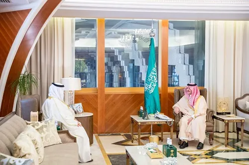 أمير الشرقية يستقبل سفير البحرين