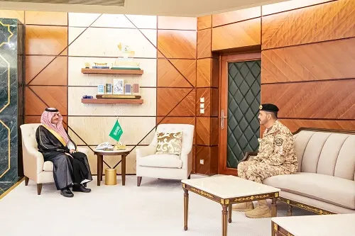 أمير الشرقية يُهنئ اللواء العريفي على منصبه