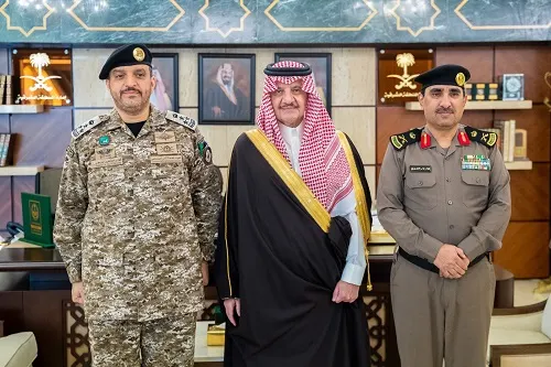 أمير الشرقية يُقلد التويجري والشدادي رتبة “عميد”