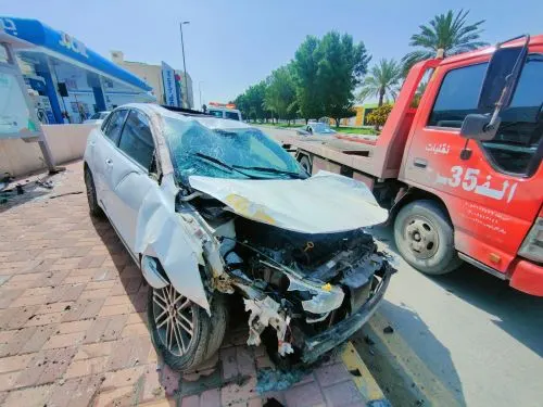 نجاة شاب من حادث اصطدام اقتلع إشارة مرور الخويلدية