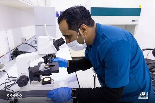 ميدانياً ومخبرياً.. 12 فحصاً لتمور إفطار الصائمين في المسجد الحرام