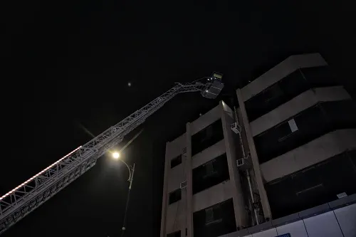 لا إصابات.. مدني حائل يسيطر على حريق شقة سكنية