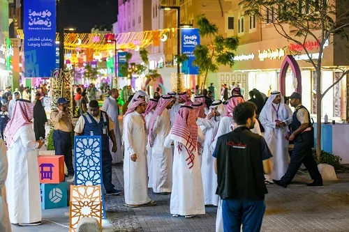 15 ألف زائر يشهدون فعاليات اليوم الثالث من مهرجان “سوق الحب”