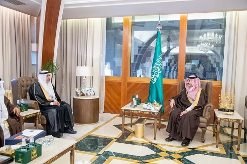 أمير الشرقية يطلع على مشاريع جمعية معمار