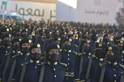 [صور] دفعة جديدة.. عرض عسكري مهيب بجدارة بنات السعودية