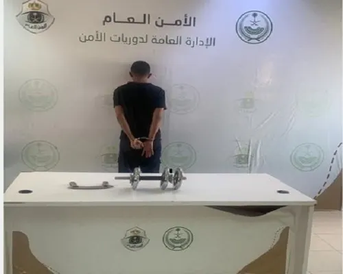 تحت تأثير “الشبو”.. شاب يهاجم أهله ورجل أمن بسلاح أبيض