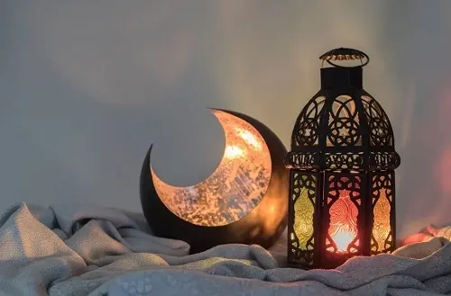 هلال الخميس يوحّد المسلمين على اختلاف المذاهب
