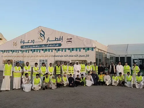 الدمام.. 80 متطوعاً يقدمون الإفطار لـ 1500 صائم
