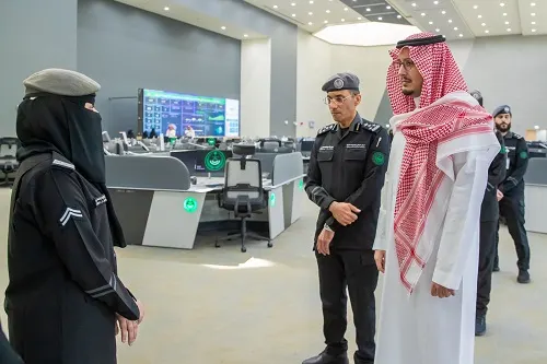 بعد سويعات من زيارة الإمارة.. الأمير أحمد يستطلع مركز العمليات الأمنية بنفسه
