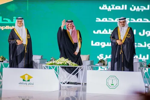[صور] أمير الشرقية رعى تخريج الدفعة 53.. أول مسيرة خريجات في جامعة الملك فهد