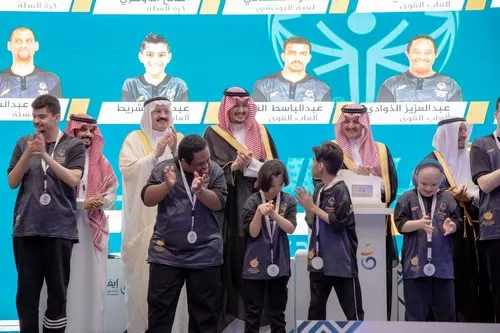 أمير الشرقية يشيد بـ “إيفاء” ويضع توقيعه على زي منتخب الأولمبياد
