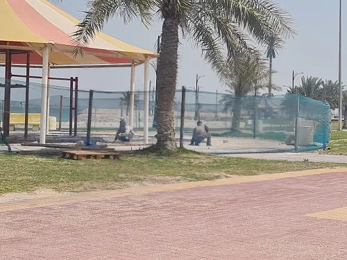 المطاط بديلاً عن الرمل في ألعاب “غدير سيهات” و “المجيدية”
