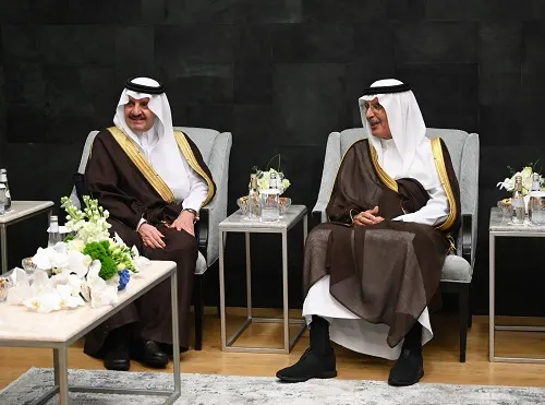 “البدر في إثراء” بجوار أمير الشرقية وحضور نائبه.. وألوان 25 لوحة