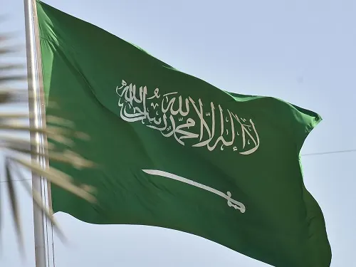 تزامناً مع يومه.. دارة الملك عبدالعزيز تُطلق تطبيق “العلم السعودي”
