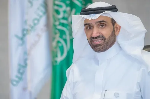 منح وزير الموارد البشرية صلاحية تنظيم عمل المرافقين للعمالة الوافدة