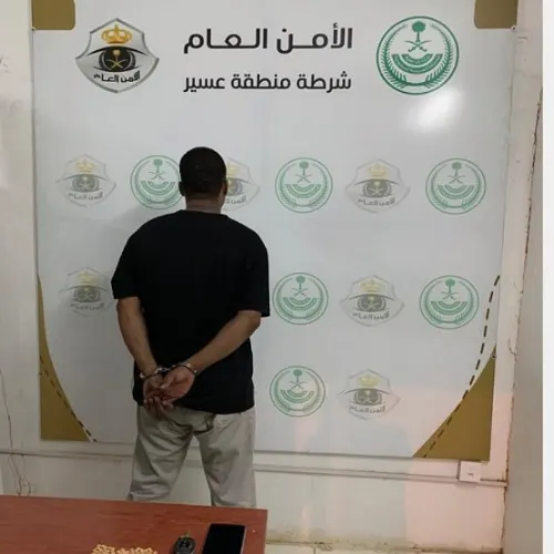 عسير.. 67 قرصا “مشبوها” مخبأة في سيارة يقودها مواطن