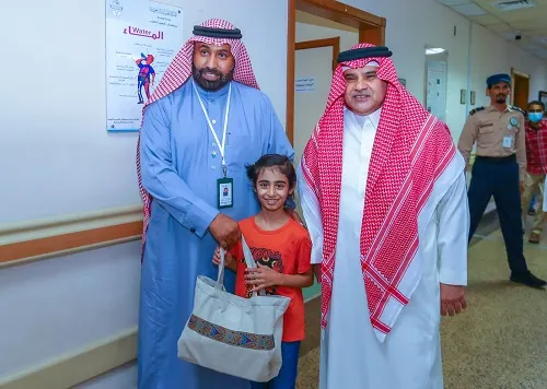 [صور] هدايا “معادن” لمرضى “النعيرية العام”