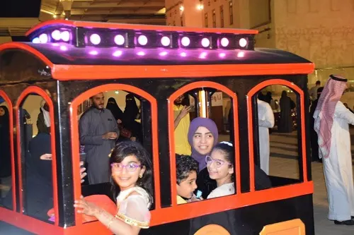في “قرقيعان الرامس”.. مكتشف صغير وشعراء وليوة