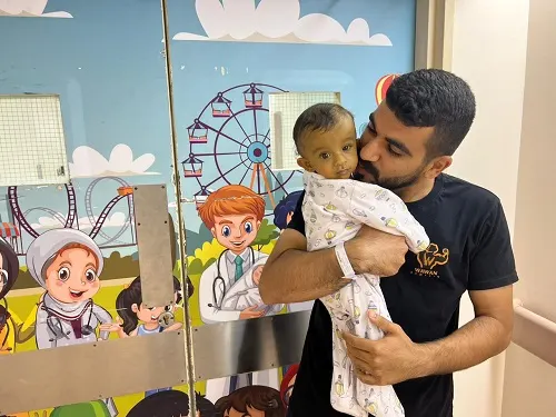 إنقاذ حياة الرضيع “جاسم الفردان” بقطعة من كبد عمه “مؤيد”