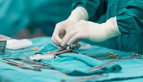جراحة نوعية معقدة تنهي معاناة طفل من تشوهات خلقية