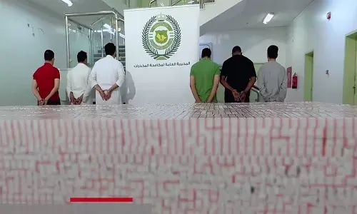 ضربة أمنية.. سقوط 6 مجرمين يروّجون 4 ملايين حبة “مشبوهة” في الرياض