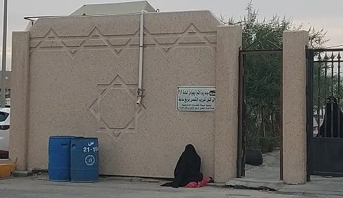 #تمّ_القبض متسولة مقبرة سيهات تحمل “آيفون برو”