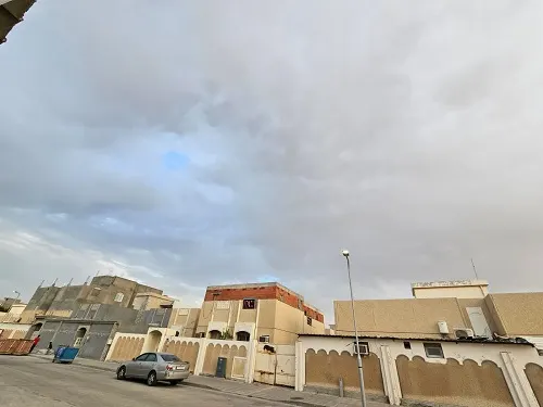 “الرطوبة” تبدأ التحرش بالساحل الشرقي